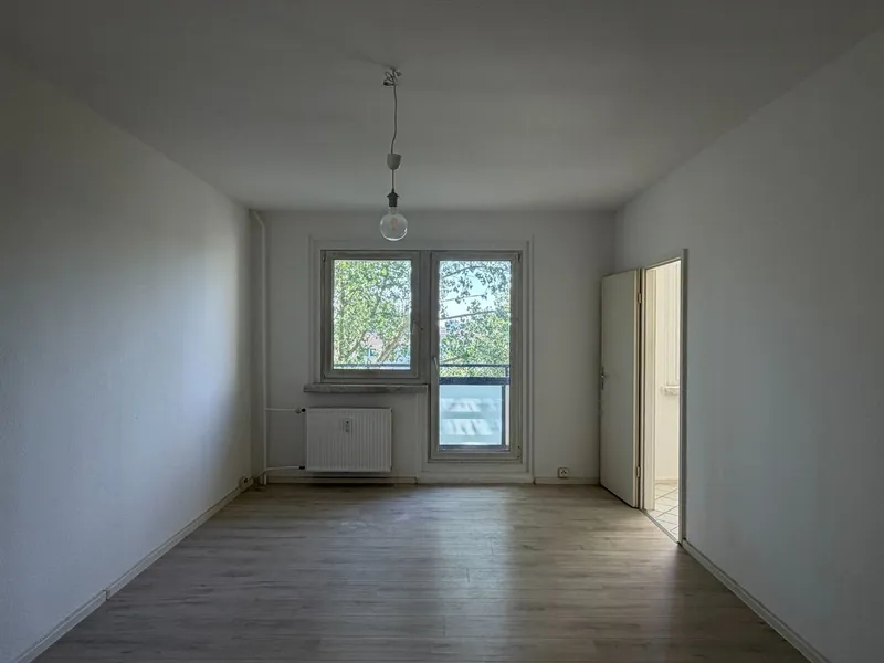 Single-Apartment mit Aufzug, Balkon und Wannenbad - nur für EINE Person! — photo 1